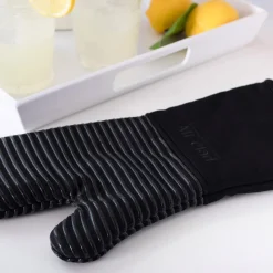 Best 2-Pack Black Oven Mitt Set / Ultimate Heat Protection with Kitchen Linens